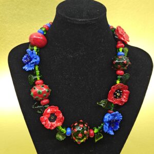 A necklace inspired by meadow flowers made of Murano glass. Limited edition.